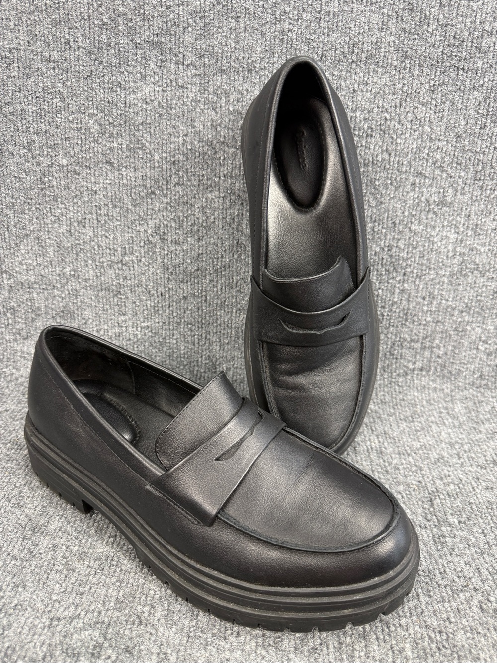 Quince Women’s Black Leather Lug Sole Loafers Size 10